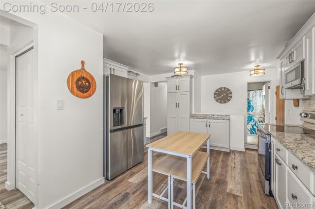 8138 Hillcrest Boulevard, Westland, MI 48185