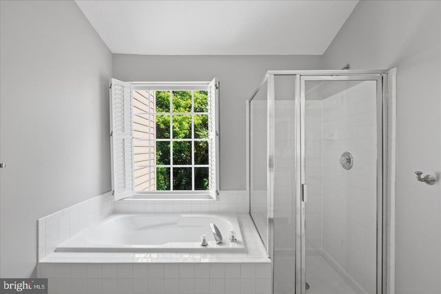 5642 GOVERNORS POND CIR, Alexandria, VA 22310