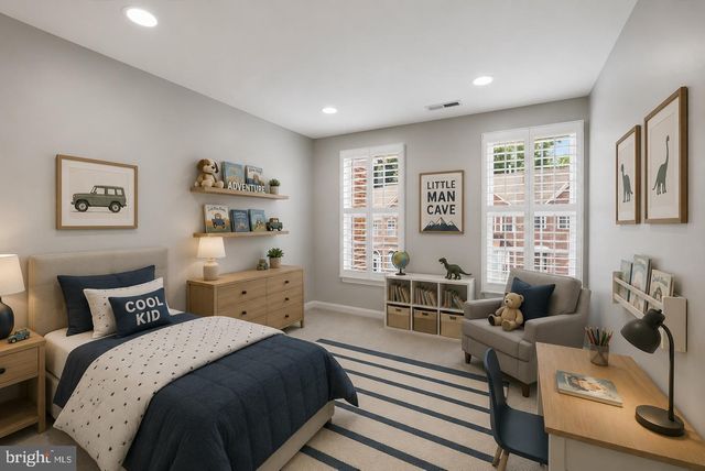 5642 GOVERNORS POND CIR, Alexandria, VA 22310