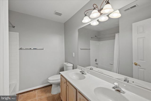 5642 GOVERNORS POND CIR, Alexandria, VA 22310