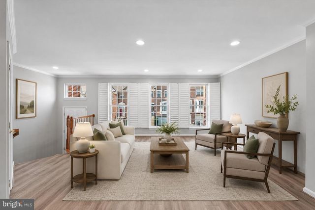 5642 GOVERNORS POND CIR, Alexandria, VA 22310