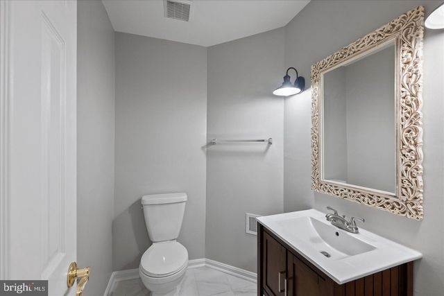 5642 GOVERNORS POND CIR, Alexandria, VA 22310
