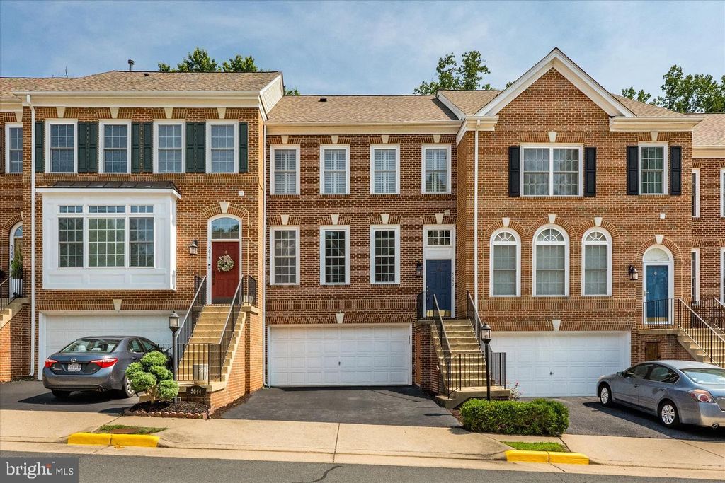 5642 GOVERNORS POND CIR, Alexandria, VA 22310