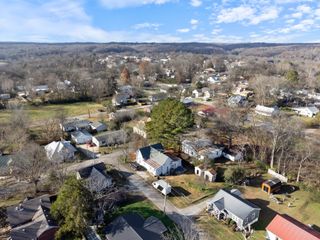 121 Nall Ave, Centerville, TN 37033