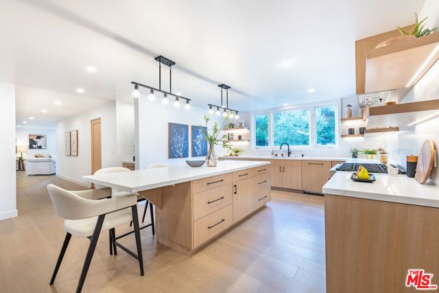 17153 Adlon Road, Encino (los Angeles), CA 91436