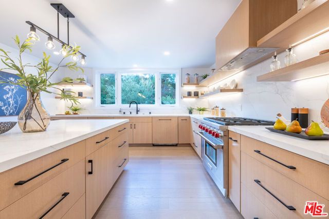 17153 Adlon Road, Encino (los Angeles), CA 91436