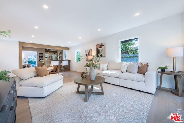 17153 Adlon Road, Encino (los Angeles), CA 91436