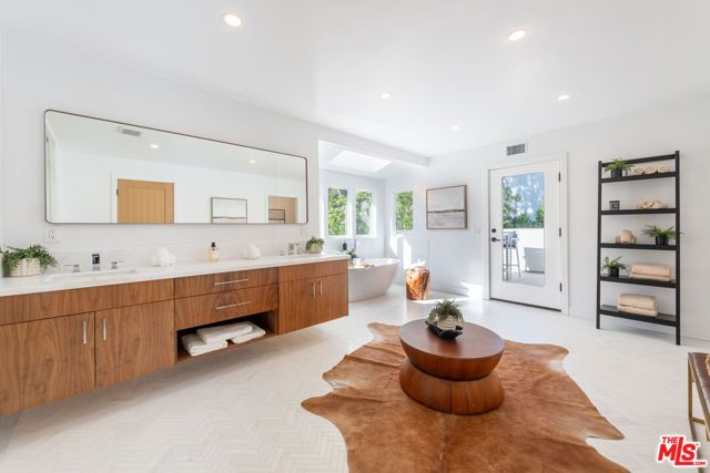 17153 Adlon Road, Encino (los Angeles), CA 91436