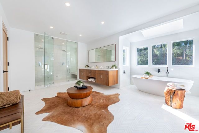 17153 Adlon Road, Encino (los Angeles), CA 91436