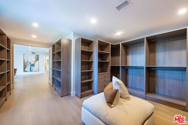 17153 Adlon Road, Encino (los Angeles), CA 91436