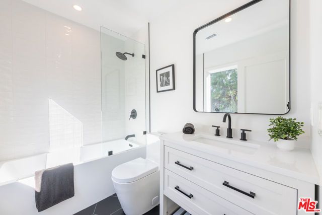 17153 Adlon Road, Encino (los Angeles), CA 91436