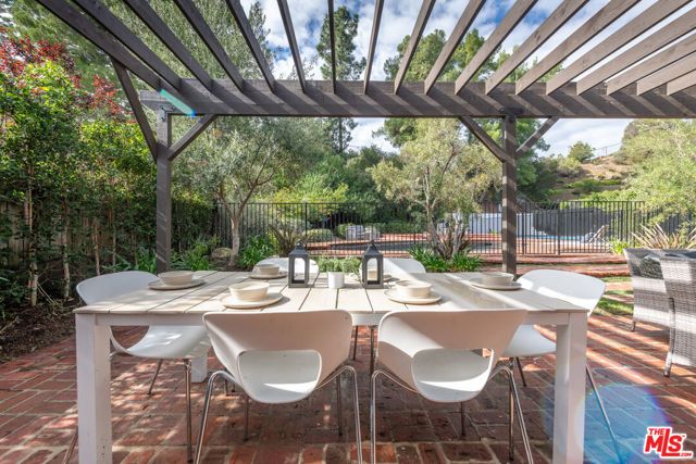 17153 Adlon Road, Encino (los Angeles), CA 91436