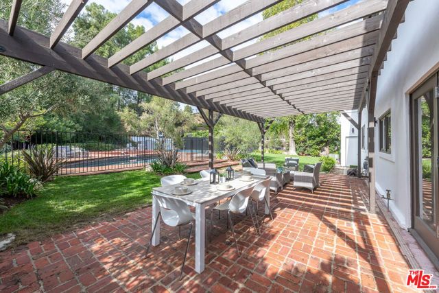 17153 Adlon Road, Encino (los Angeles), CA 91436