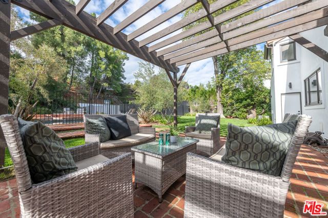 17153 Adlon Road, Encino (los Angeles), CA 91436