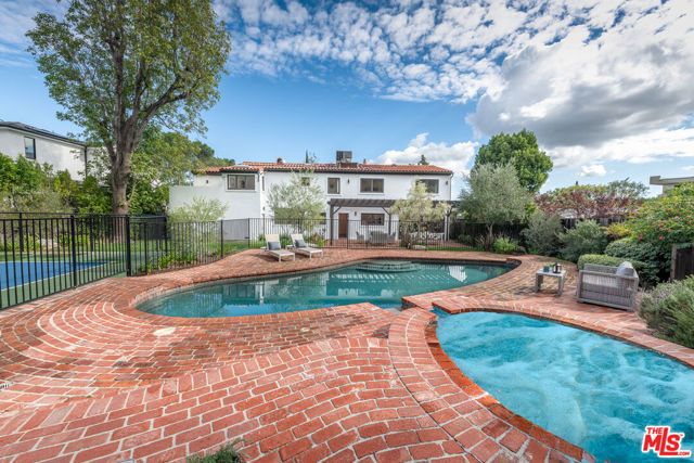 17153 Adlon Road, Encino (los Angeles), CA 91436