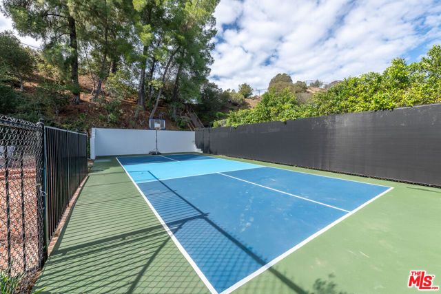 17153 Adlon Road, Encino (los Angeles), CA 91436