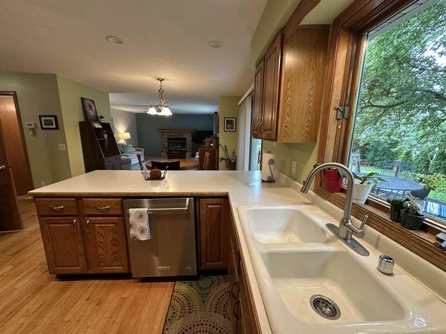 1643 Erin Hill, Stoughton, WI 53589