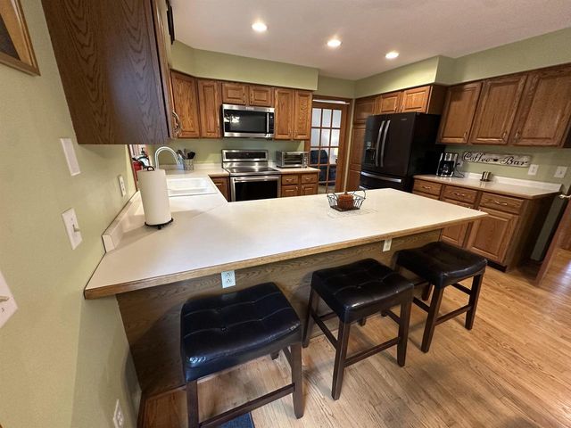 1643 Erin Hill, Stoughton, WI 53589