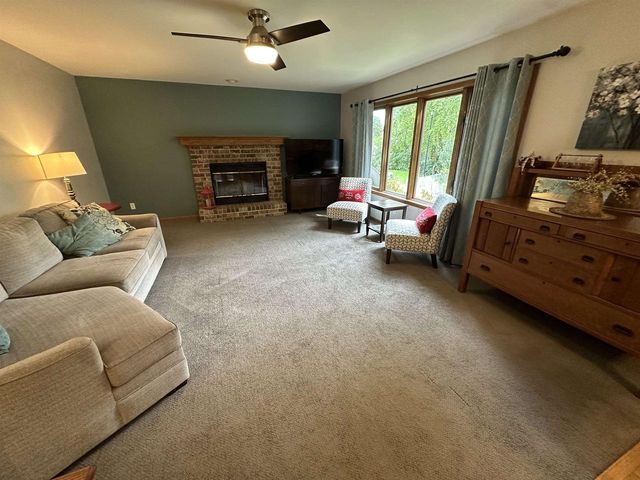 1643 Erin Hill, Stoughton, WI 53589