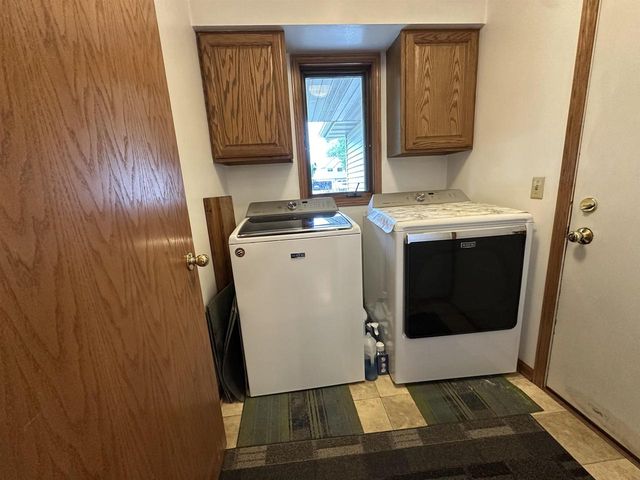 1643 Erin Hill, Stoughton, WI 53589