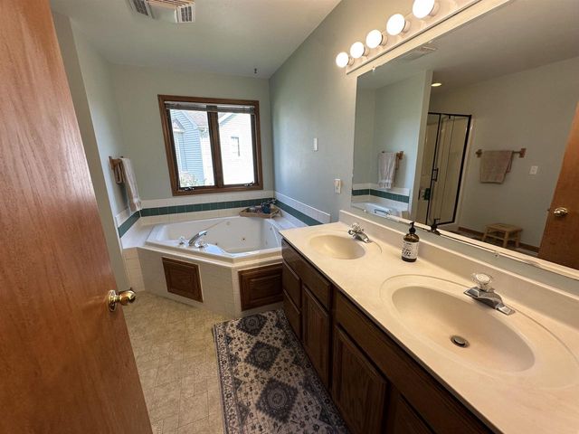 1643 Erin Hill, Stoughton, WI 53589