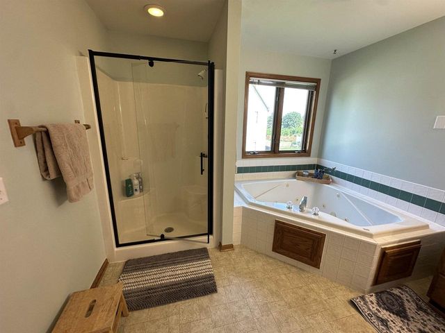1643 Erin Hill, Stoughton, WI 53589