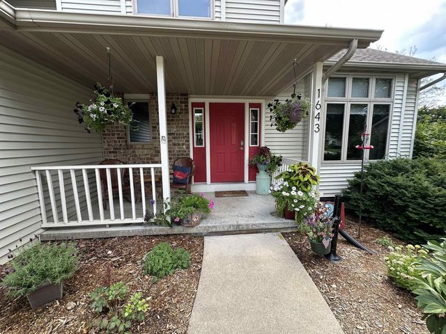 1643 Erin Hill, Stoughton, WI 53589