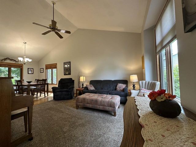 1643 Erin Hill, Stoughton, WI 53589