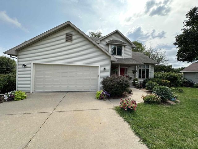 1643 Erin Hill, Stoughton, WI 53589