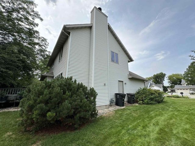 1643 Erin Hill, Stoughton, WI 53589