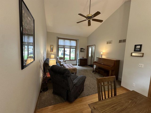 1643 Erin Hill, Stoughton, WI 53589