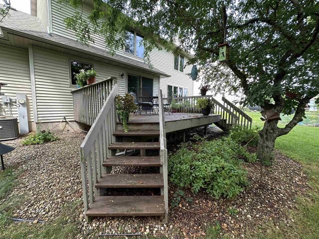 1643 Erin Hill, Stoughton, WI 53589