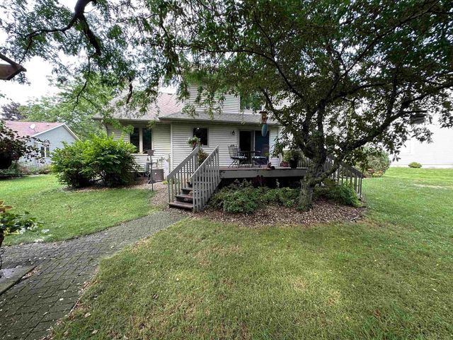 1643 Erin Hill, Stoughton, WI 53589