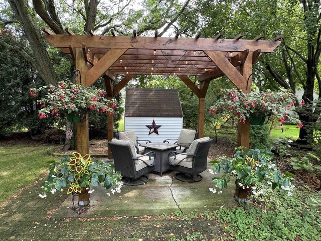 1643 Erin Hill, Stoughton, WI 53589