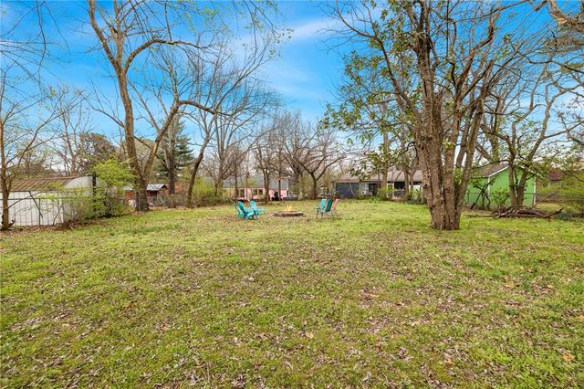 243 W North Street, Fayetteville, AR 72701