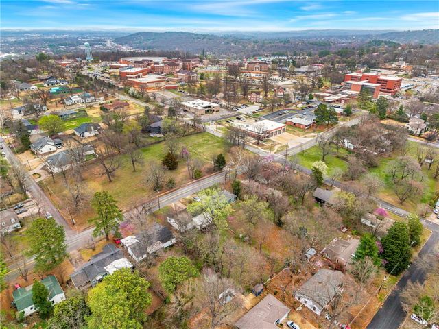 243 W North Street, Fayetteville, AR 72701