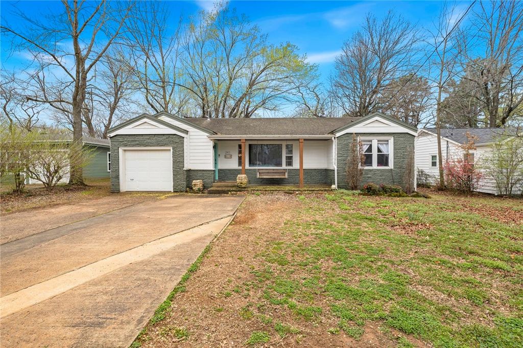 243 W North Street, Fayetteville, AR 72701