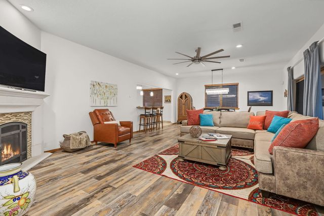 334 Vineyard Road NW, Los Ranchos, NM 87107
