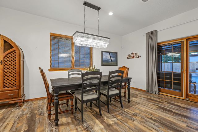 334 Vineyard Road NW, Los Ranchos, NM 87107