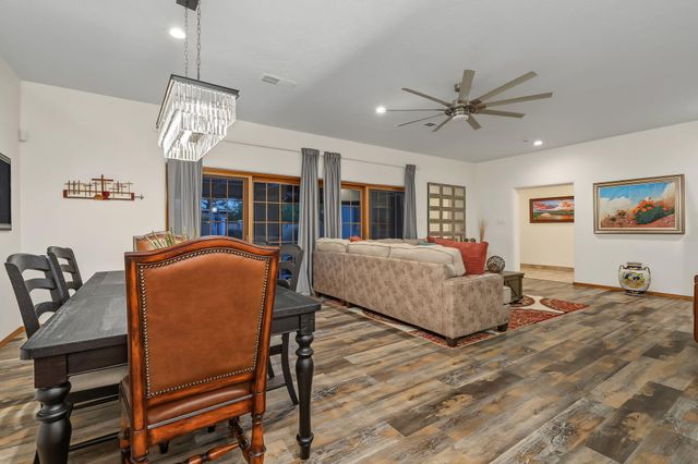 334 Vineyard Road NW, Los Ranchos, NM 87107