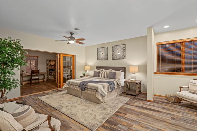 334 Vineyard Road NW, Los Ranchos, NM 87107
