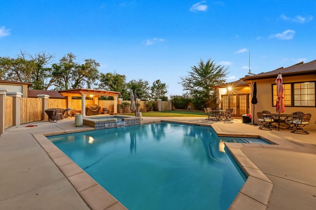 334 Vineyard Road NW, Los Ranchos, NM 87107