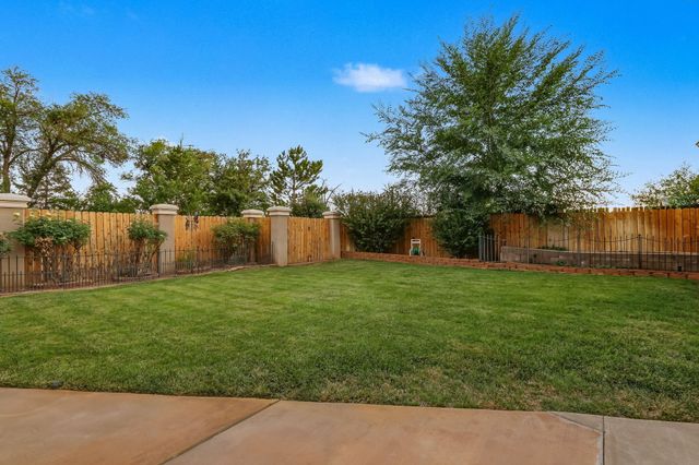 334 Vineyard Road NW, Los Ranchos, NM 87107