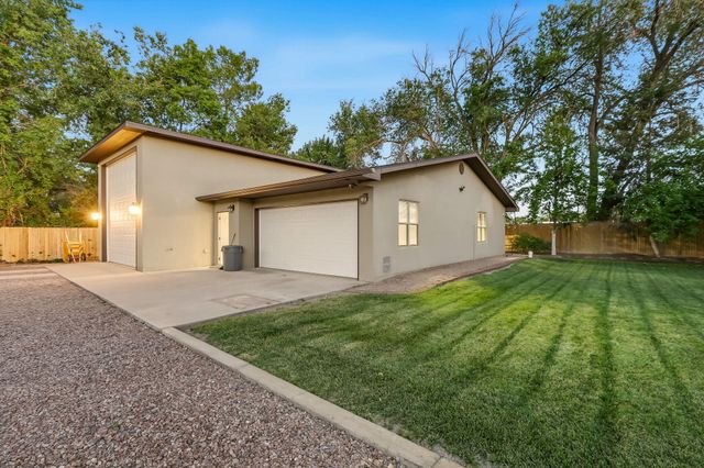 334 Vineyard Road NW, Los Ranchos, NM 87107