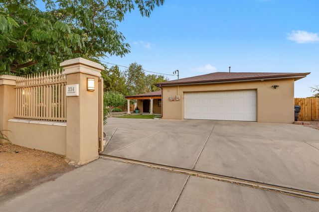 334 Vineyard Road NW, Los Ranchos, NM 87107