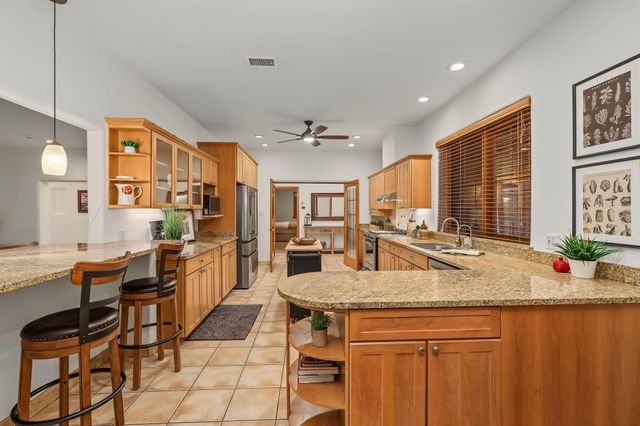 334 Vineyard Road NW, Los Ranchos, NM 87107