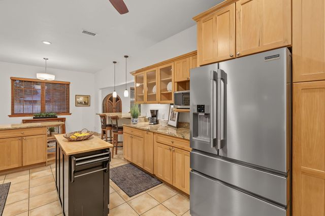 334 Vineyard Road NW, Los Ranchos, NM 87107