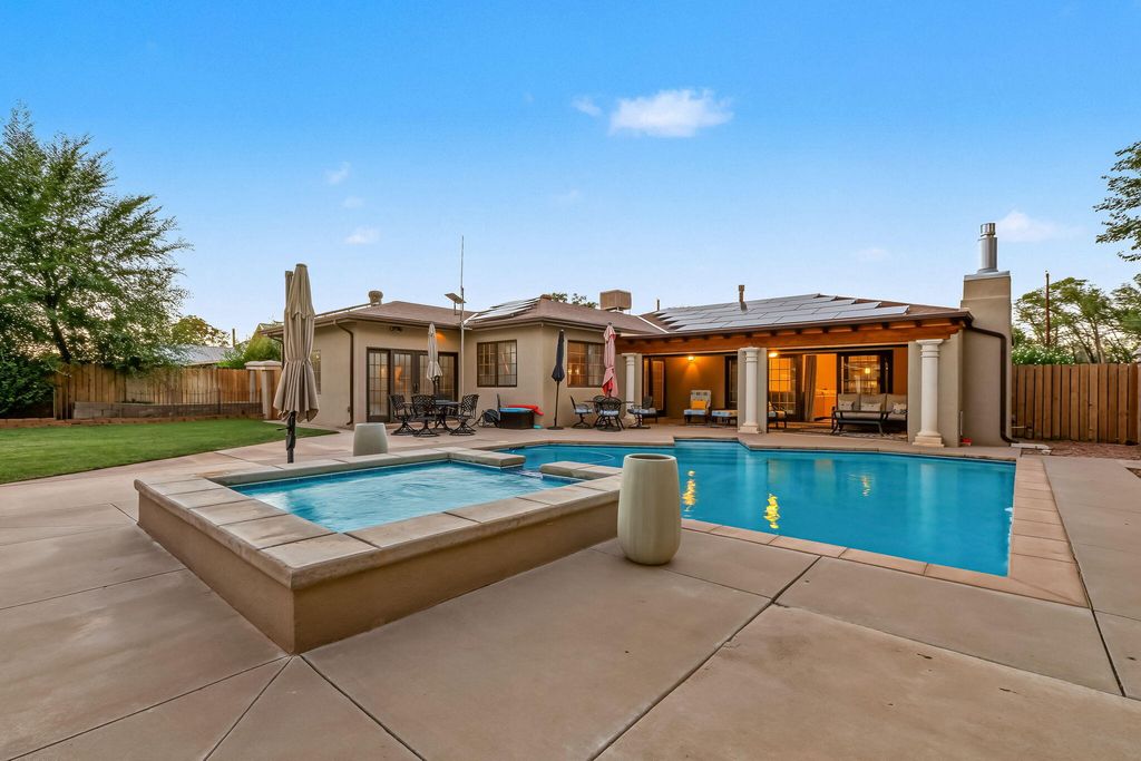 334 Vineyard Road NW, Los Ranchos, NM 87107