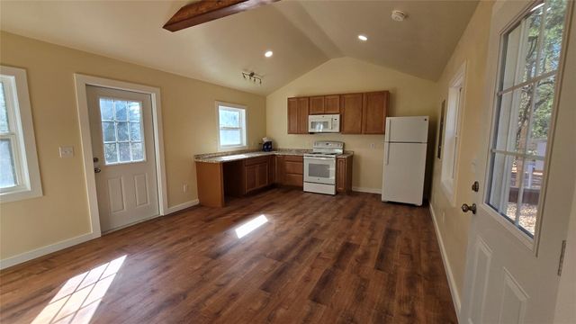 1024 Sand Hills RD, Red Rock, TX 78662