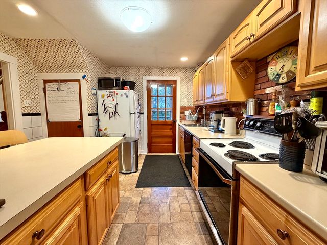 157 Riverview Ave FURNISHED, Waltham, MA 02453